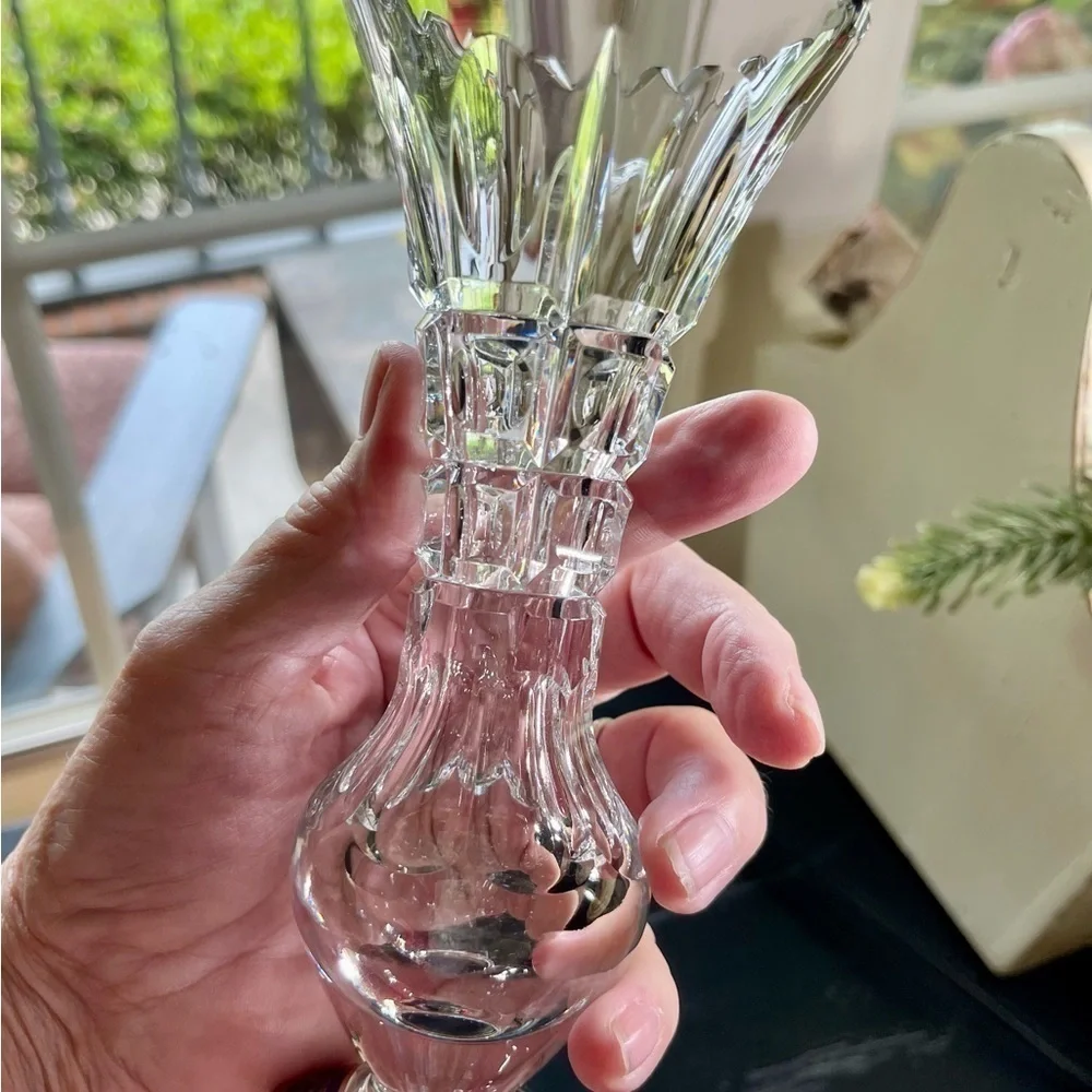 LAUSITZER, HIGH QUALITY CRYSTAL, BUD VASE. HAND CUT, 24% LEAD. 3”W X 7 1/4”H